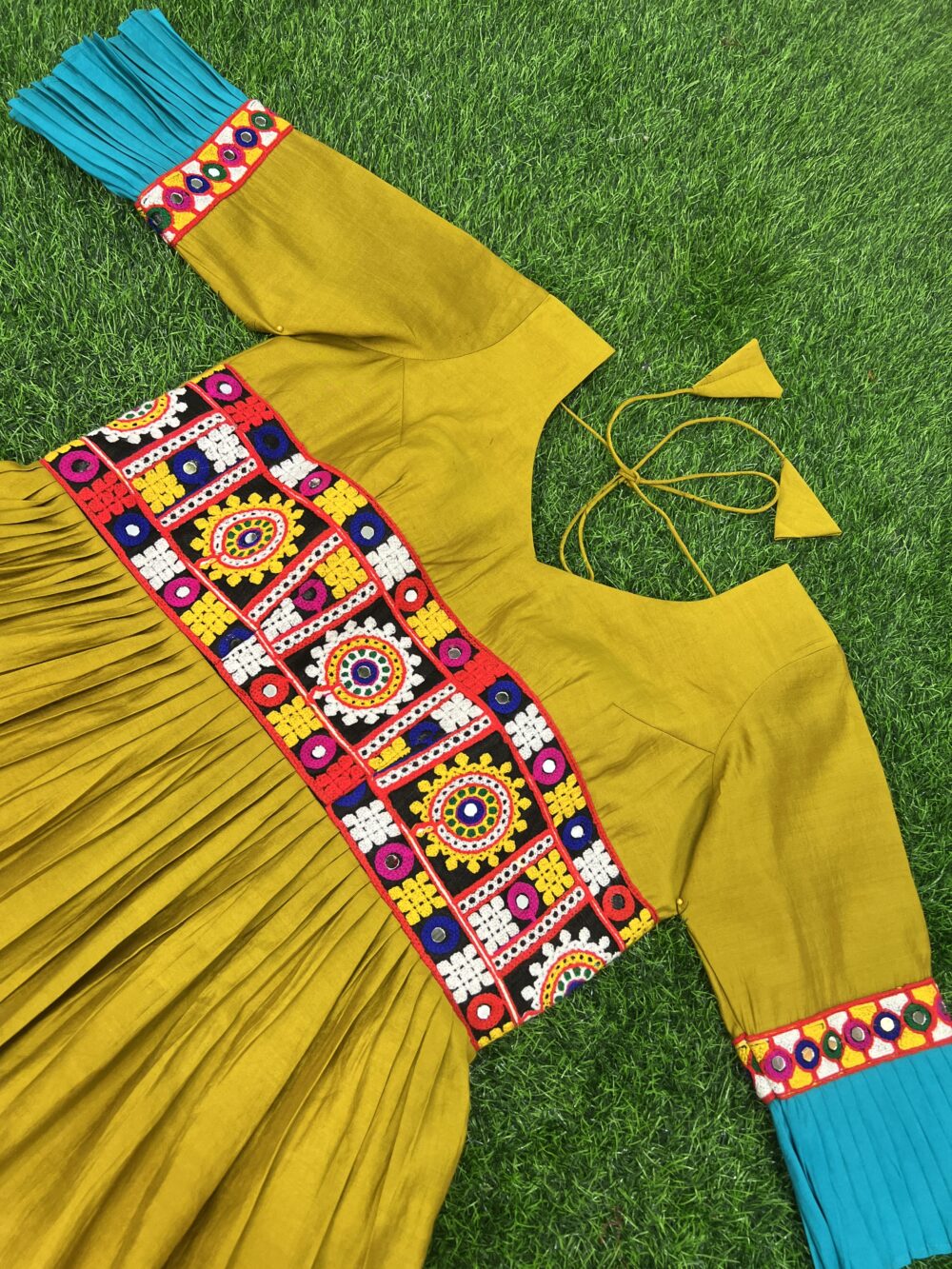 Navratna Gamthi Art Fusion Gown - Image 5