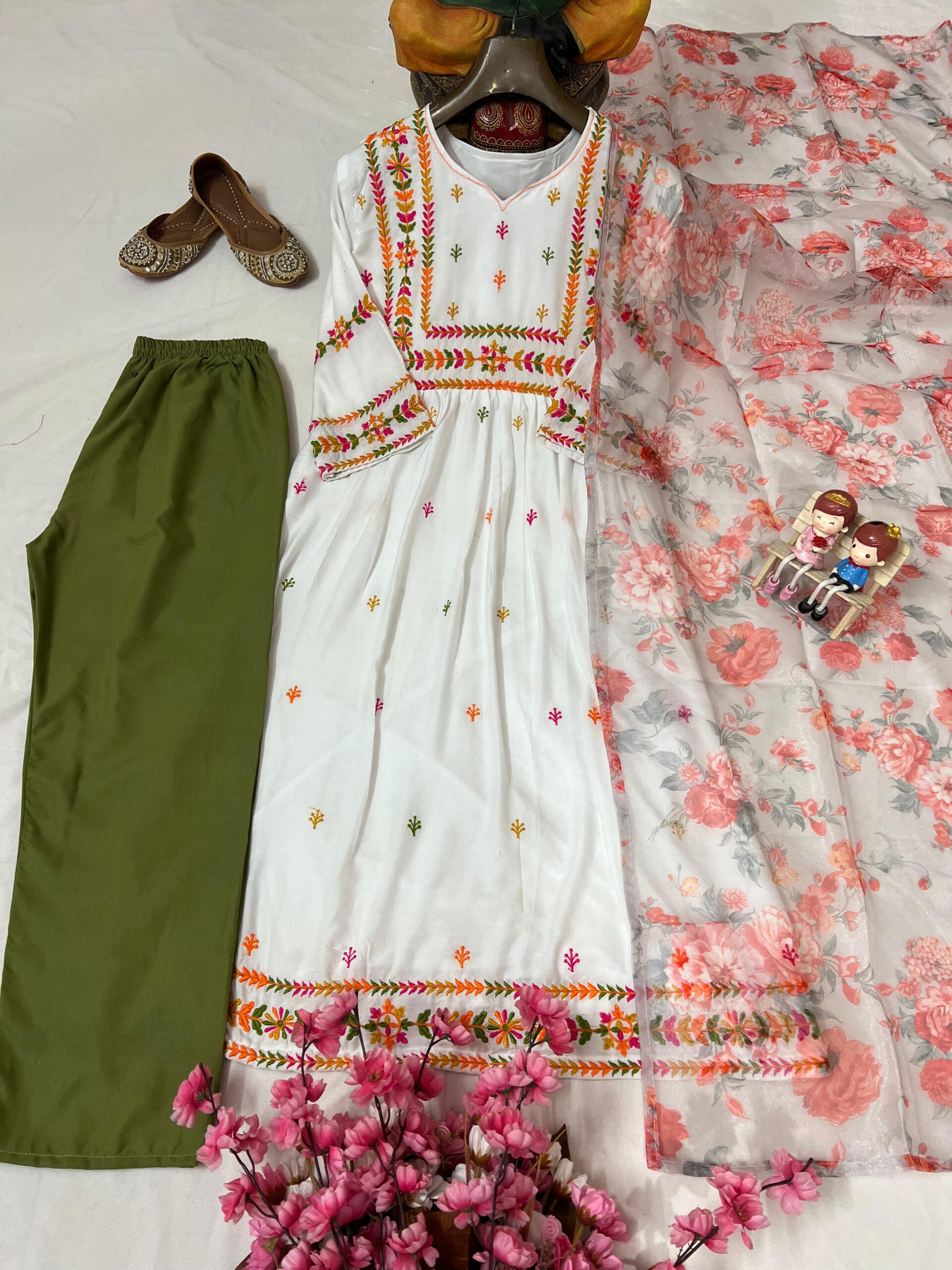 Nargis Flowery Fusion Kurta Set - Image 4