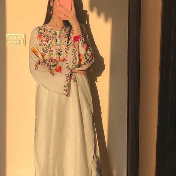 Parizad Ivory Phool Kurta