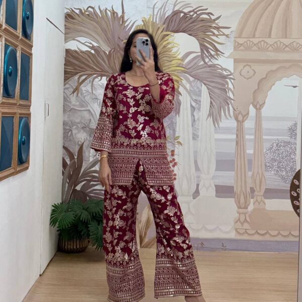 Varnika Zari Grace Twinset