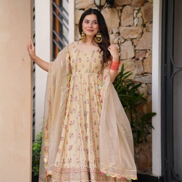 Sunehri Gul Anarkali Set